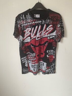 NBA Chicago Bulls Graphic Tee - Black, Red & White